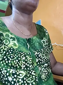 Snapshot of Tamillminnal chatting on October 21, 2025, 3:44 pm Tamillminnal online show from October 21, 2025, 3:44 pm