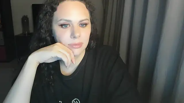MollyCheiz online show from June 26, 2026, 10:04 pm