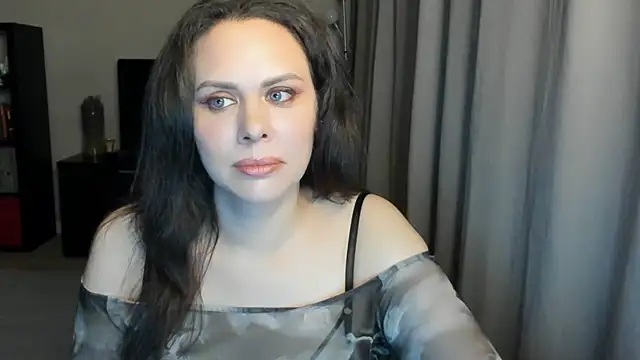MollyCheiz online show from July 18, 2026, 11:13 pm