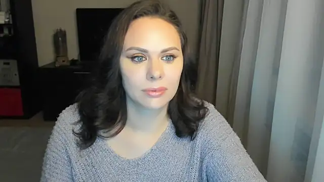 MollyCheiz online show from November 5, 2025, 6:11 pm