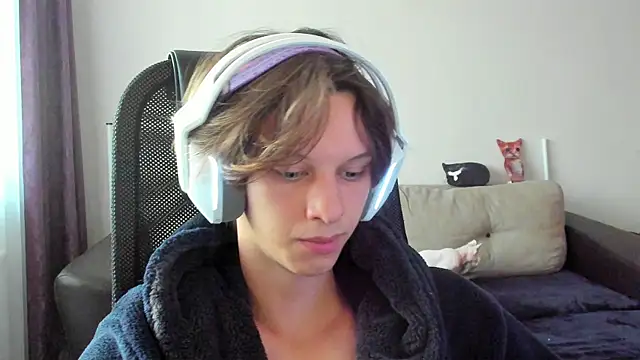 Snapshot of Ostin_meow chatting on October 25, 2025, 10:47 am Ostin meow online show from October 25, 2025, 10:47 am