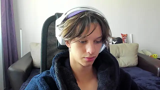 Snapshot of Ostin_meow chatting on October 31, 2025, 8:00 am Ostin meow online show from October 31, 2025, 8:00 am