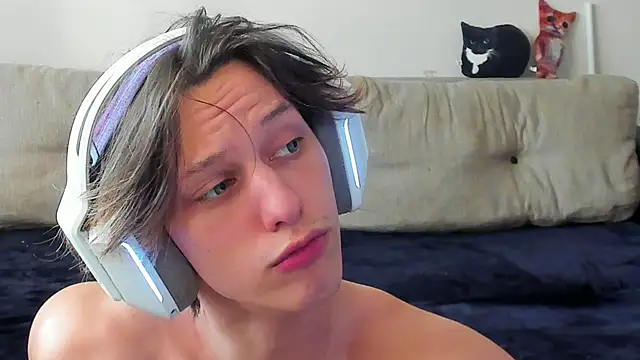 Snapshot of Ostin_meow chatting on October 30, 2025, 10:13 am Ostin meow online show from October 30, 2025, 10:13 am