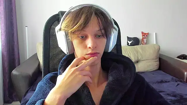 Snapshot of Ostin_meow chatting on October 22, 2025, 6:35 am Ostin meow online show from October 22, 2025, 6:35 am