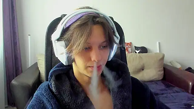 Snapshot of Ostin_meow chatting on November 5, 2025, 7:44 am Ostin meow online show from November 5, 2025, 7:44 am