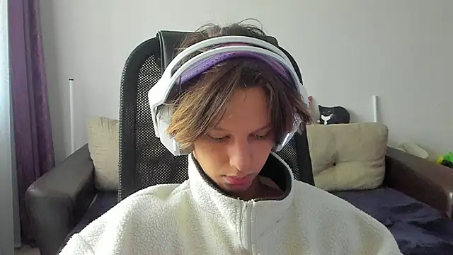 Snapshot of Ostin_meow chatting on November 6, 2025, 8:18 am Ostin meow online show from November 6, 2025, 8:18 am