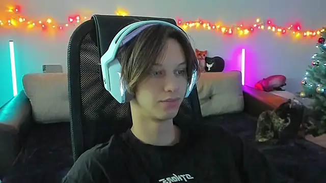 Snapshot of Ostin_meow chatting on December 15, 2025, 6:41 am Ostin meow online show from December 15, 2025, 6:41 am