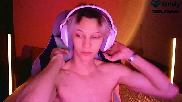 Snapshot of Ostin_meow chatting on March 14, 2025, 1:35 pm Ostin meow online show from March 14, 2025, 1:35 pm