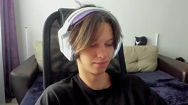 Snapshot of Ostin_meow chatting on November 15, 2025, 7:23 am Ostin meow online show from November 15, 2025, 7:23 am