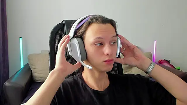 Ostin meow online show from March 4, 2026, 7:05 am