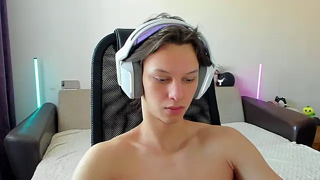 Ostin meow online show from February 19, 2026, 4:42 am