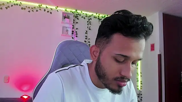 Raf brunette online show from December 27, 2024, 2:43 pm