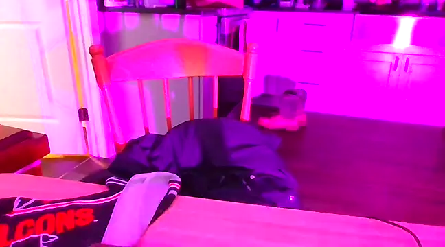 Snapshot of rickyslick123 chatting on December 15, 2024, 9:03 am rickyslick123 online show from December 15, 2024, 9:03 am