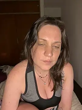 Macadiez10 online show from November 12, 2025, 3:32 am