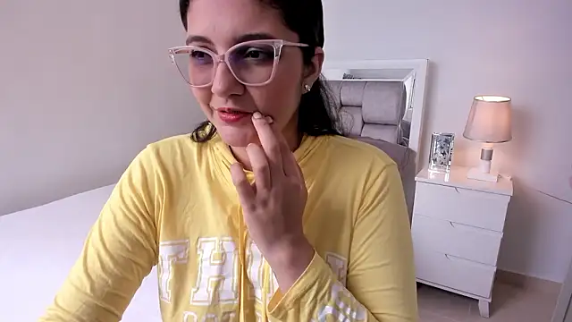 Camilaa bueno online show from March 15, 2026, 4:14 pm