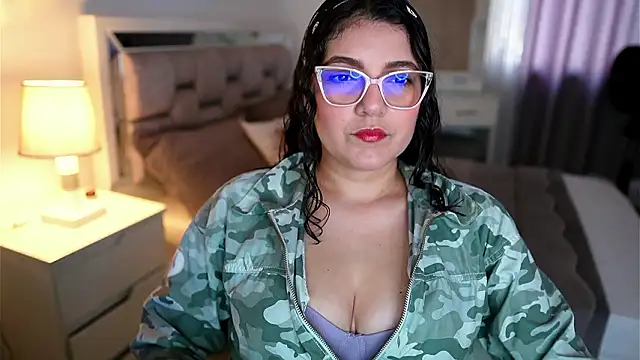 Camilaa bueno online show from February 4, 2026, 10:05 pm