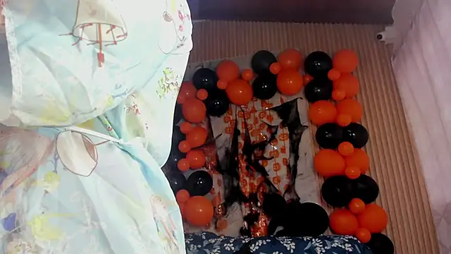 Snapshot of Any_topless chatting on October 31, 2025, 11:07 am Any topless online show from October 31, 2025, 11:07 am