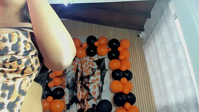 Snapshot of Any_topless chatting on November 1, 2025, 11:04 am Any topless online show from November 1, 2025, 11:04 am