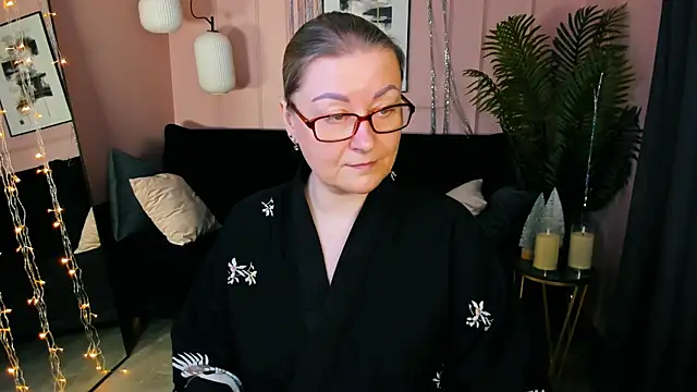 AlexandraKind online show from January 8, 2026, 1:39 pm