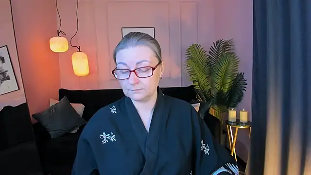 AlexandraKind online show from December 17, 2025, 1:38 pm