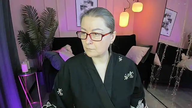 AlexandraKind online show from February 7, 2026, 1:30 pm