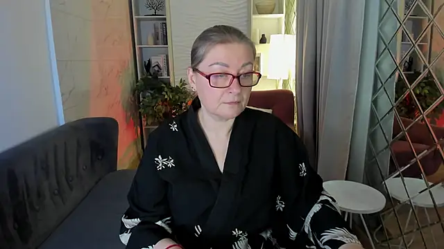 AlexandraKind online show from November 6, 2025, 1:37 pm