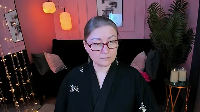 AlexandraKind online show from February 25, 2026, 8:41 pm