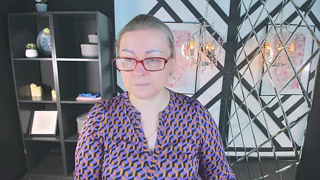 AlexandraKind online show from December 21, 2025, 1:35 pm