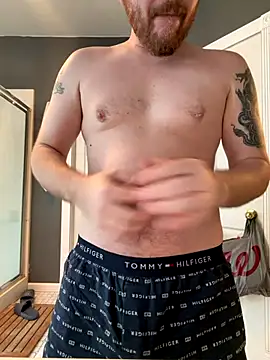 Snapshot of Bluemage710 chatting on December 18, 2025, 6:34 pm Bluemage710 online show from December 18, 2025, 6:34 pm