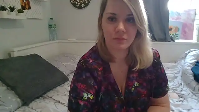 Snapshot of peach_x_powergirl chatting on December 6, 2024, 10:43 am peach x powergirl online show from December 6, 2024, 10:43 am