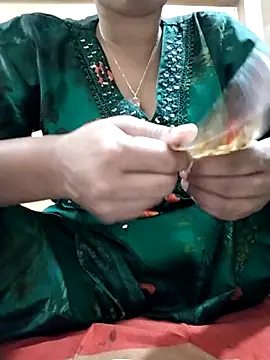 Snapshot of Magical_Girl- chatting on October 22, 2025, 4:12 am Magical Girl- online show from October 22, 2025, 4:12 am