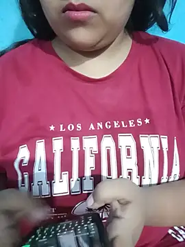 Snapshot of Love-Veronica chatting on July 3, 2026, 1:28 pm Love-Veronica online show from July 3, 2026, 1:28 pm