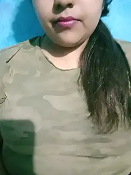 Snapshot of Love-Veronica chatting on July 23, 2026, 6:15 pm Love-Veronica online show from July 23, 2026, 6:15 pm