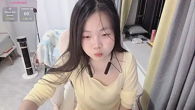 Lena-yyds online show from November 11, 2025, 7:41 pm