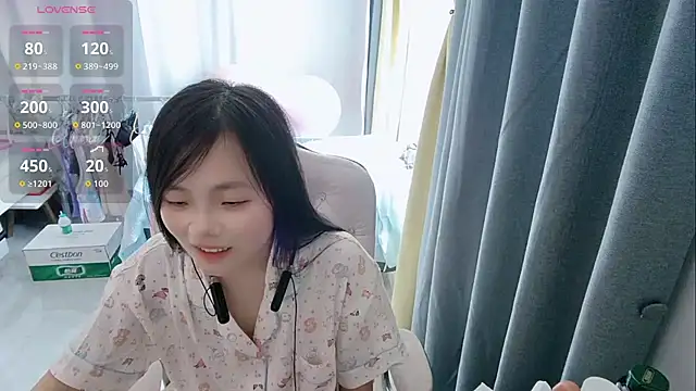 Snapshot of Lena-yyds chatting on October 10, 2025, 4:24 am Lena-yyds online show from October 10, 2025, 4:24 am