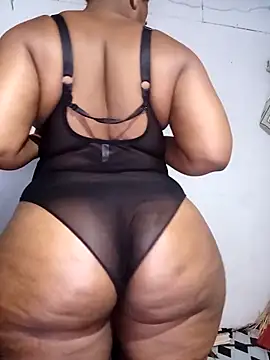 Snapshot of curvyloneah75 chatting on December 4, 2025, 4:33 am curvyloneah75 online show from December 4, 2025, 4:33 am