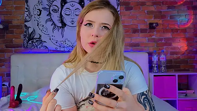 Snapshot of LinaQik chatting on February 16, 2025, 7:16 pm LinaQik online show from February 16, 2025, 7:16 pm