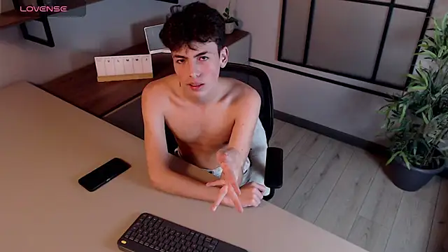 Snapshot of MattiDeLuca chatting on February 3, 2025, 2:24 pm MattiDeLuca online show from February 3, 2025, 2:24 pm