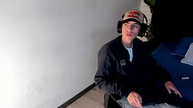 Snapshot of MattiDeLuca chatting on February 7, 2025, 11:45 am MattiDeLuca online show from February 7, 2025, 11:45 am