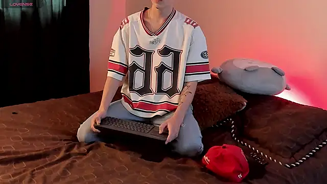 Snapshot of MattiDeLuca chatting on October 6, 2025, 1:23 pm MattiDeLuca online show from October 6, 2025, 1:23 pm