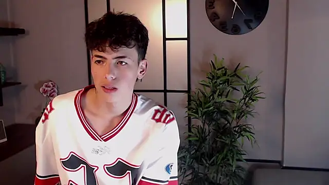 Snapshot of MattiDeLuca chatting on January 22, 2025, 6:31 pm MattiDeLuca online show from January 22, 2025, 6:31 pm