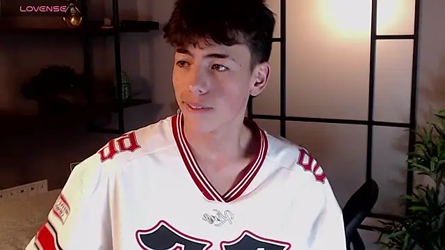 Snapshot of MattiDeLuca chatting on January 22, 2025, 2:46 pm MattiDeLuca online show from January 22, 2025, 2:46 pm