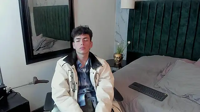 Snapshot of MattiDeLuca chatting on February 2, 2025, 5:48 pm MattiDeLuca online show from February 2, 2025, 5:48 pm