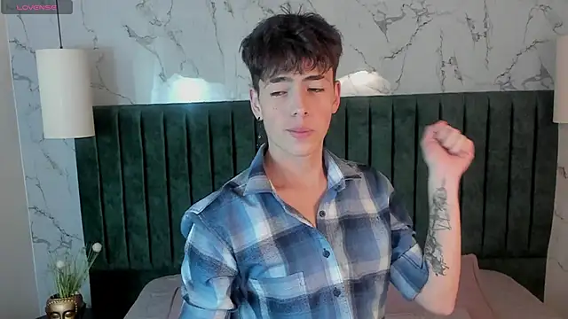 Snapshot of MattiDeLuca chatting on February 2, 2025, 11:40 am MattiDeLuca online show from February 2, 2025, 11:40 am