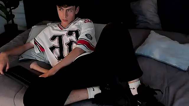 Snapshot of MattiDeLuca chatting on February 1, 2025, 1:23 am MattiDeLuca online show from February 1, 2025, 1:23 am