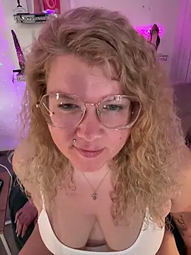 CurvyAnonymousGirl89 online show from April 8, 2026, 6:04 am