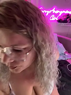 Snapshot of CurvyAnonymousGirl89 chatting on October 28, 2025, 4:50 pm CurvyAnonymousGirl89 online show from October 28, 2025, 4:50 pm