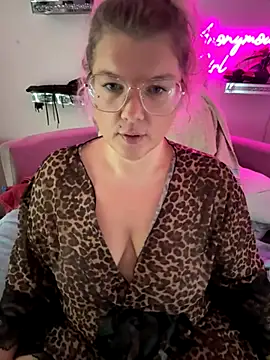 Snapshot of CurvyAnonymousGirl89 chatting on November 15, 2025, 8:07 am CurvyAnonymousGirl89 online show from November 15, 2025, 8:07 am