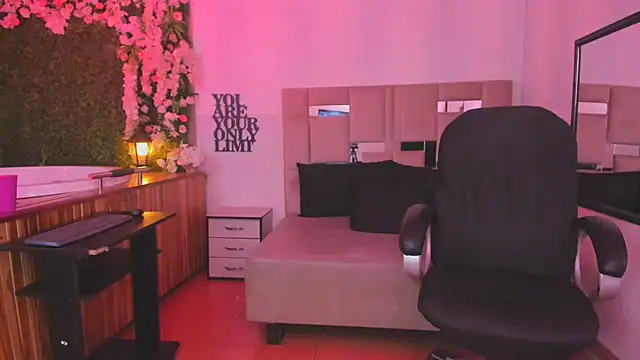 natacha  black  online show from March 21, 2025, 10:39 am