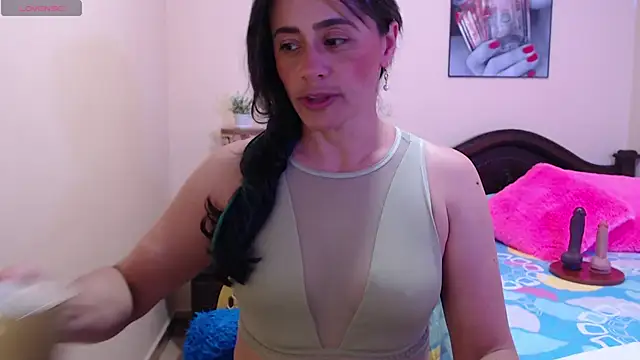 Snapshot of sara_florez1 chatting on November 4, 2025, 11:03 am sara florez1 online show from November 4, 2025, 11:03 am